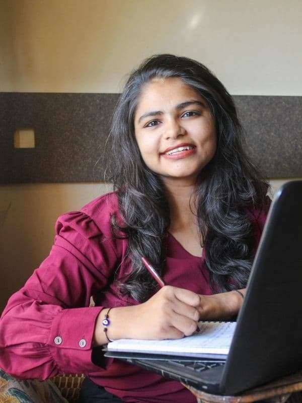 Vidhya Thakkar, Reader Viddh, book blogger, Indian blogger, creator, Book Reviewer, Book Influencer, Marketing and Promotions